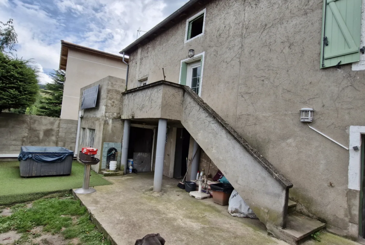 Vente de 2 maisons à Saint-Chamond - 120 m² avec garage et terrain 