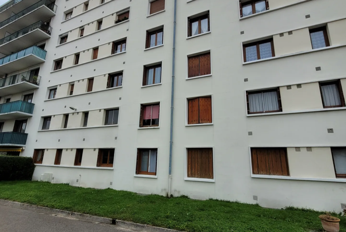 Appartement Type 2 à vendre à Troyes avec vue et balcon 