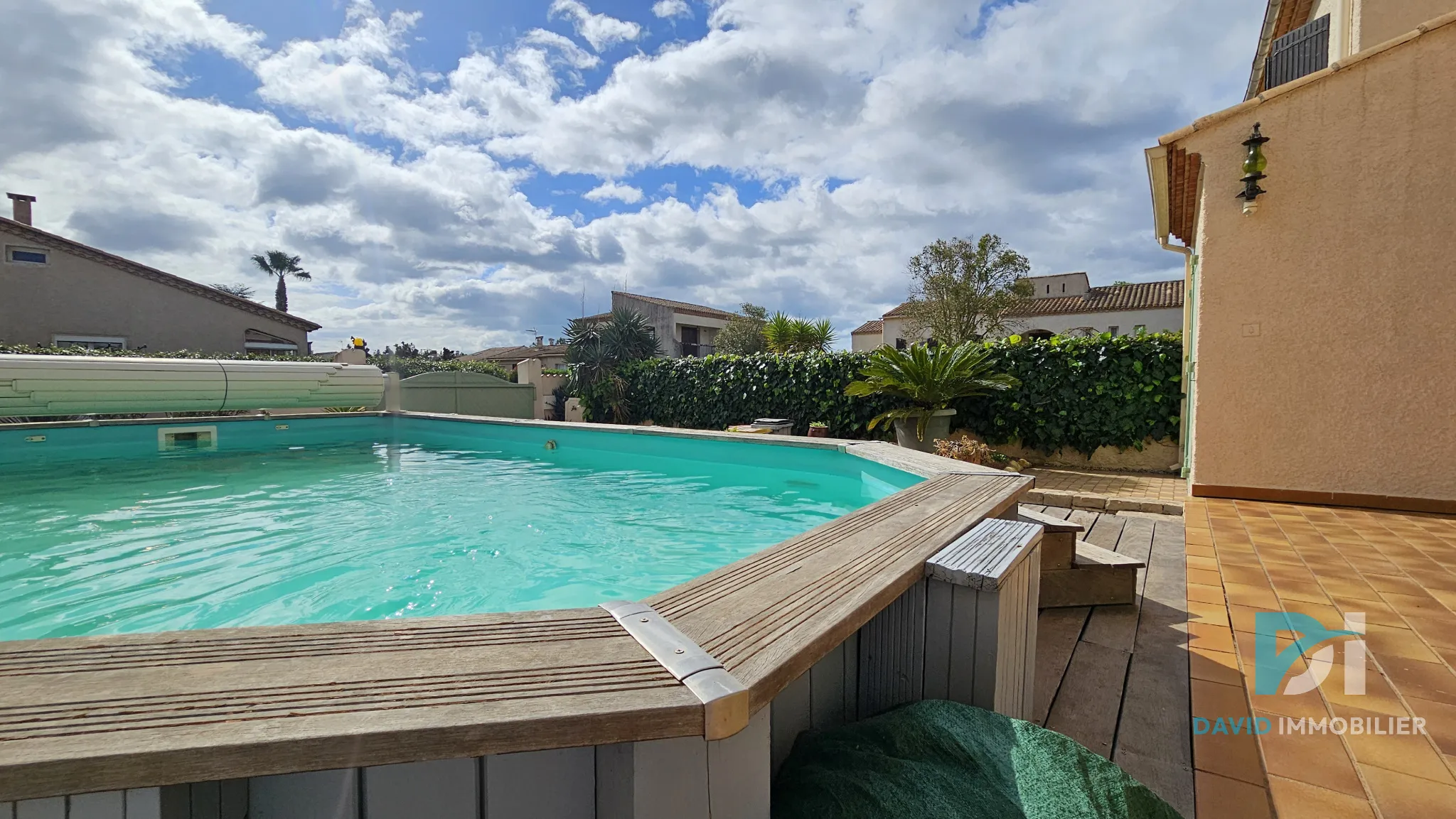 Belle villa de 108 m² à Montblanc avec piscine et jardin 