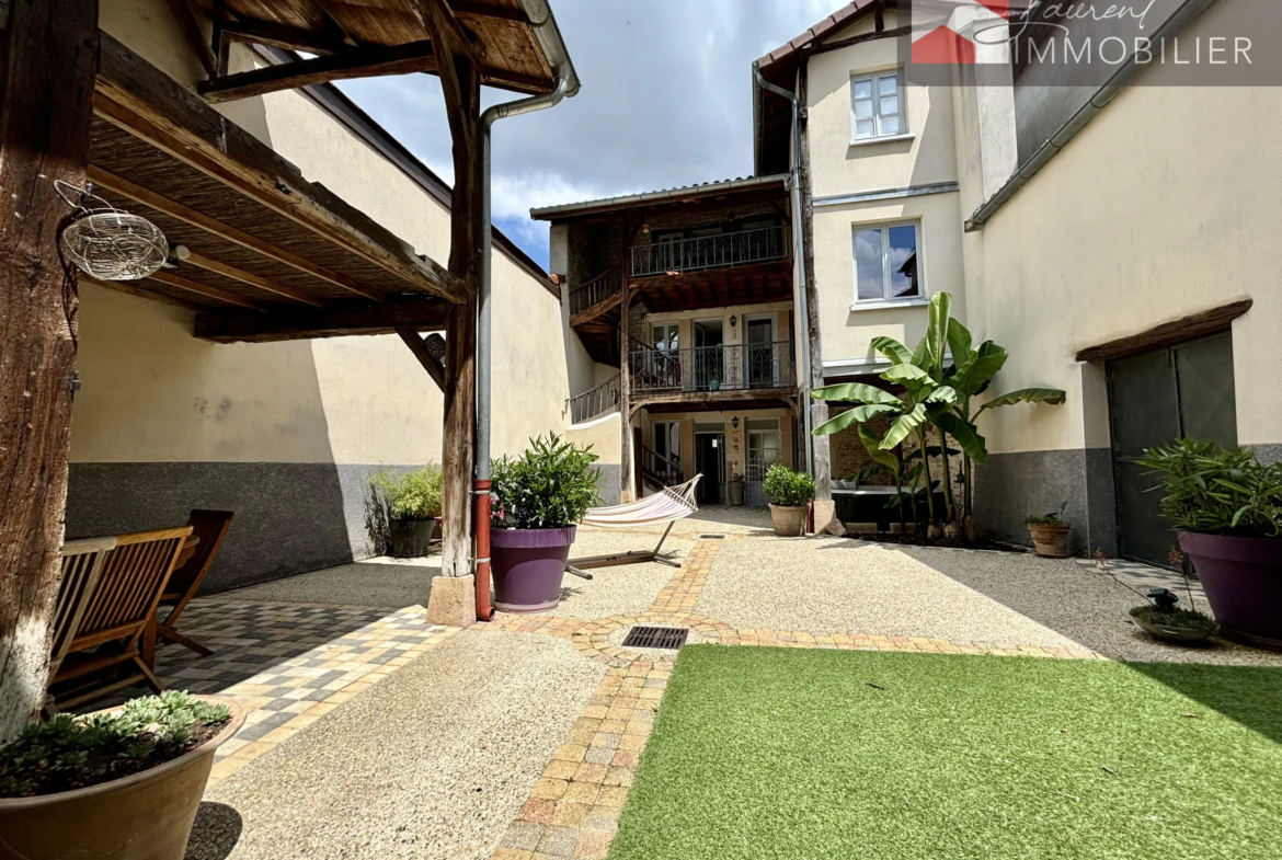 Maison de Caractère avec Appartement Indépendant à Pont de Vaux 