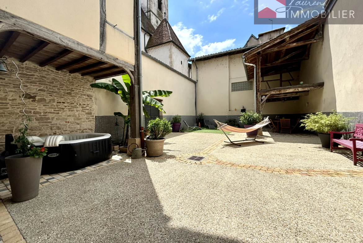 Maison de Caractère avec Appartement Indépendant à Pont de Vaux 