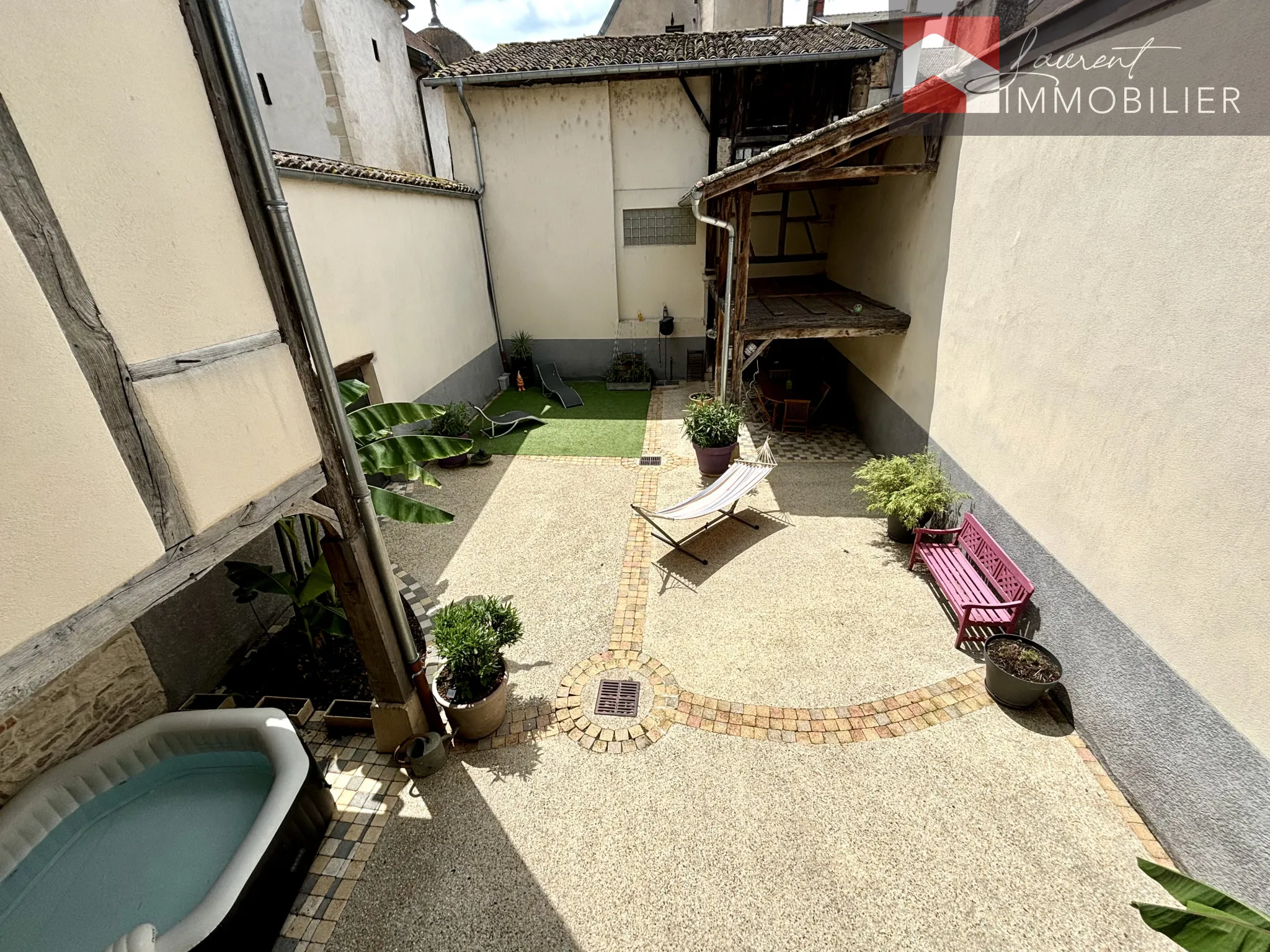 Tènement immobilier avec Maison de caractère et Appartement loué à Pont de Vaux 