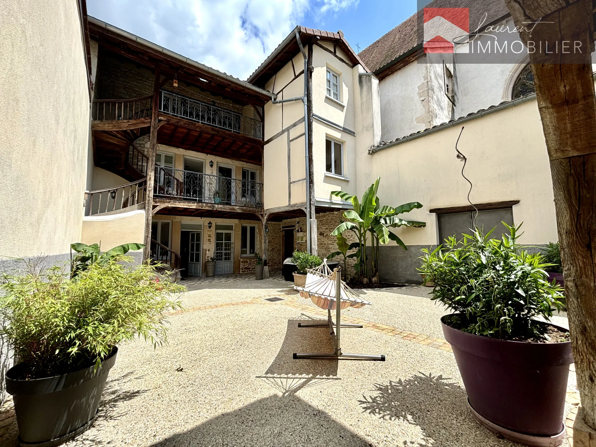 Tènement immobilier avec Maison de caractère et Appartement loué à Pont de Vaux 