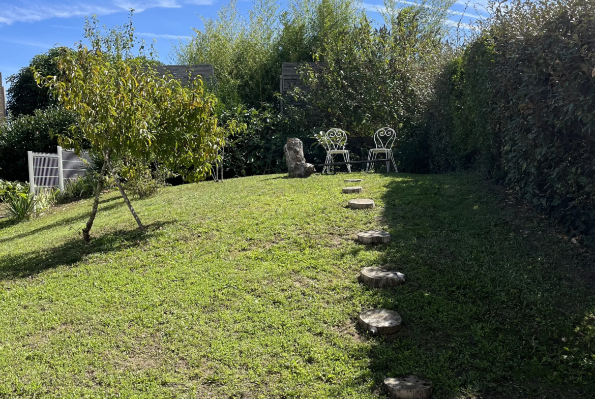 Appartement 2 pièces rénové avec terrasse à Eysines 