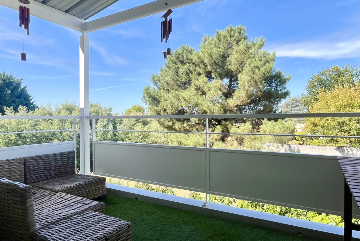 Appartement 2 pièces rénové avec terrasse à Eysines 