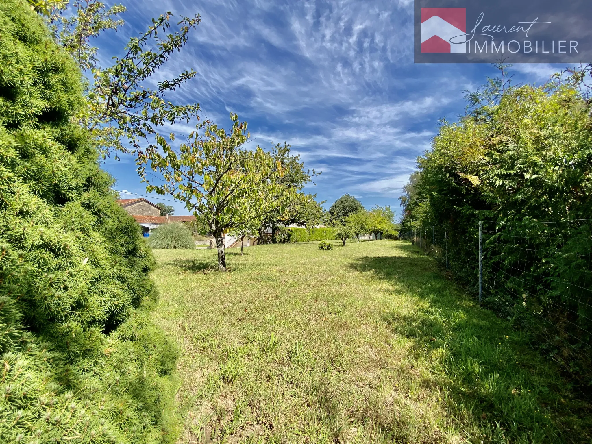 Grande maison à vendre à Sermoyer avec jardin et dépendances 