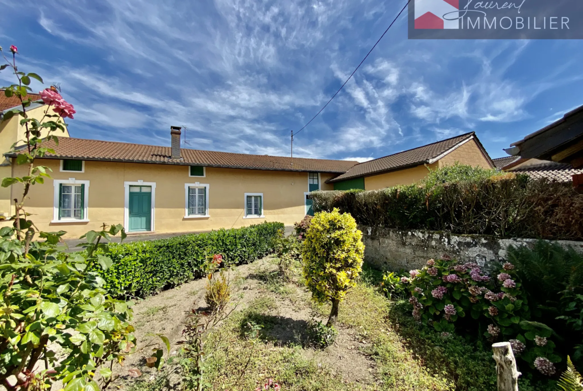 Grande maison à vendre à Sermoyer avec jardin et dépendances 