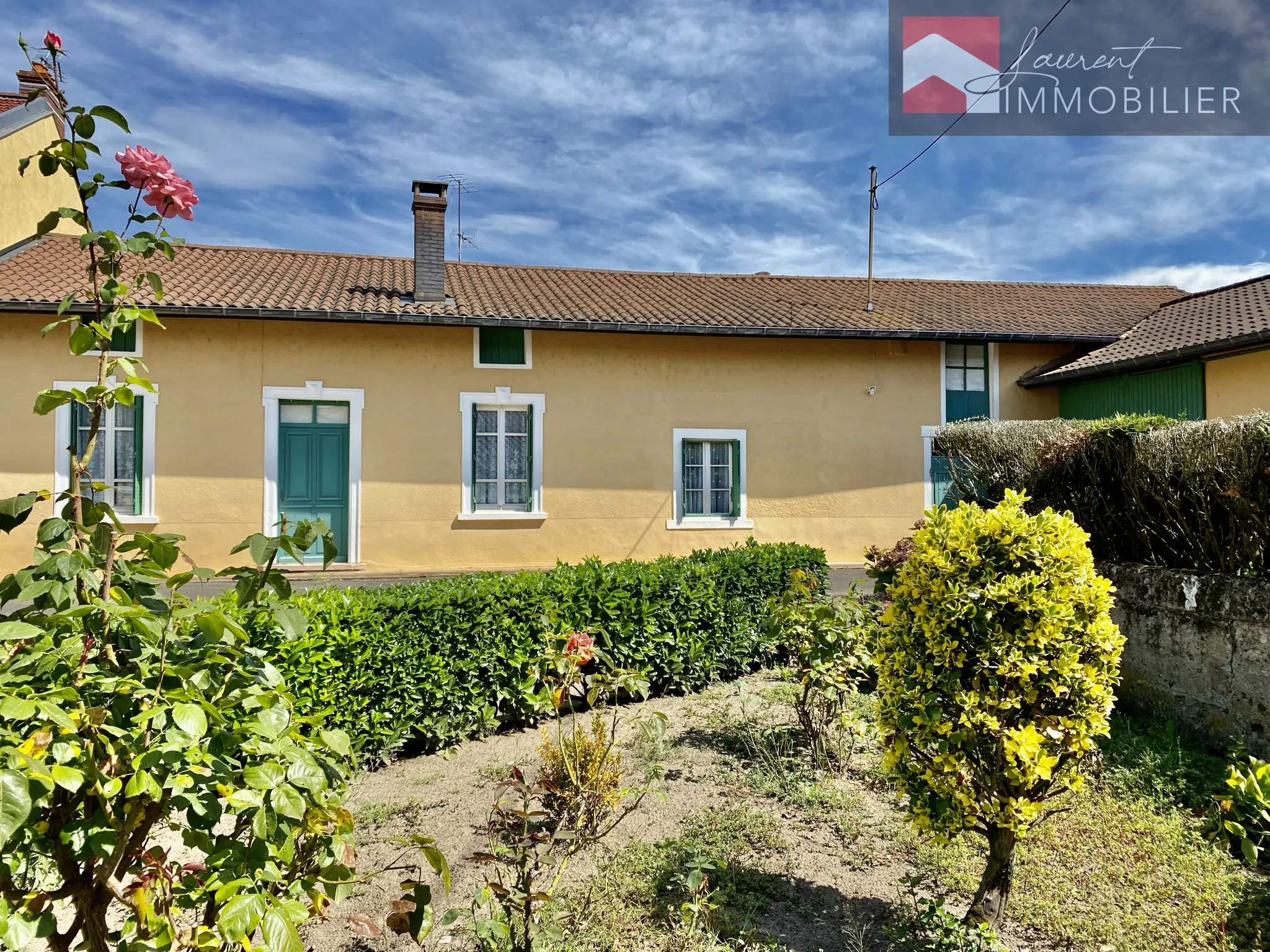 Grande maison à vendre à Sermoyer avec jardin et dépendances 