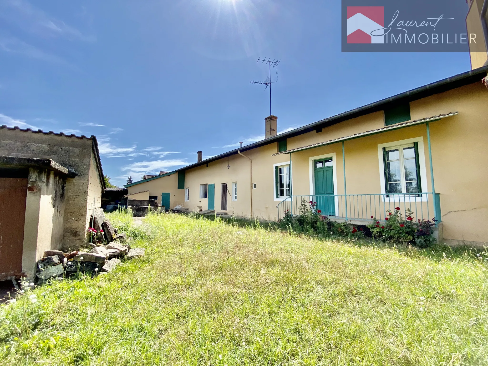 Grande maison à vendre à Sermoyer avec jardin et dépendances 