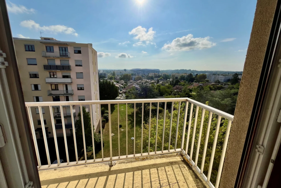 Appartement T2 avec balcon à Décines, proche des commodités 