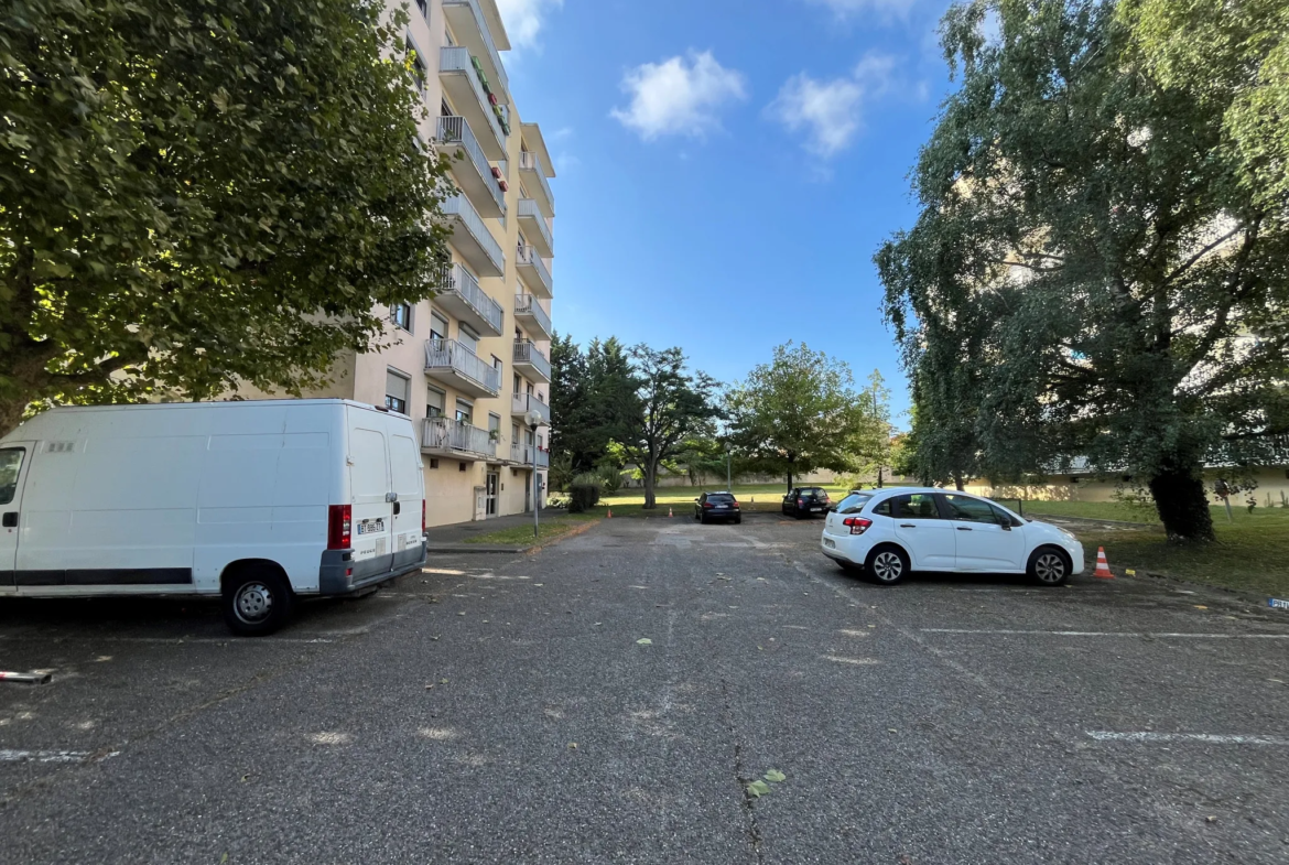 Appartement T2 avec balcon à Décines, proche des commodités 