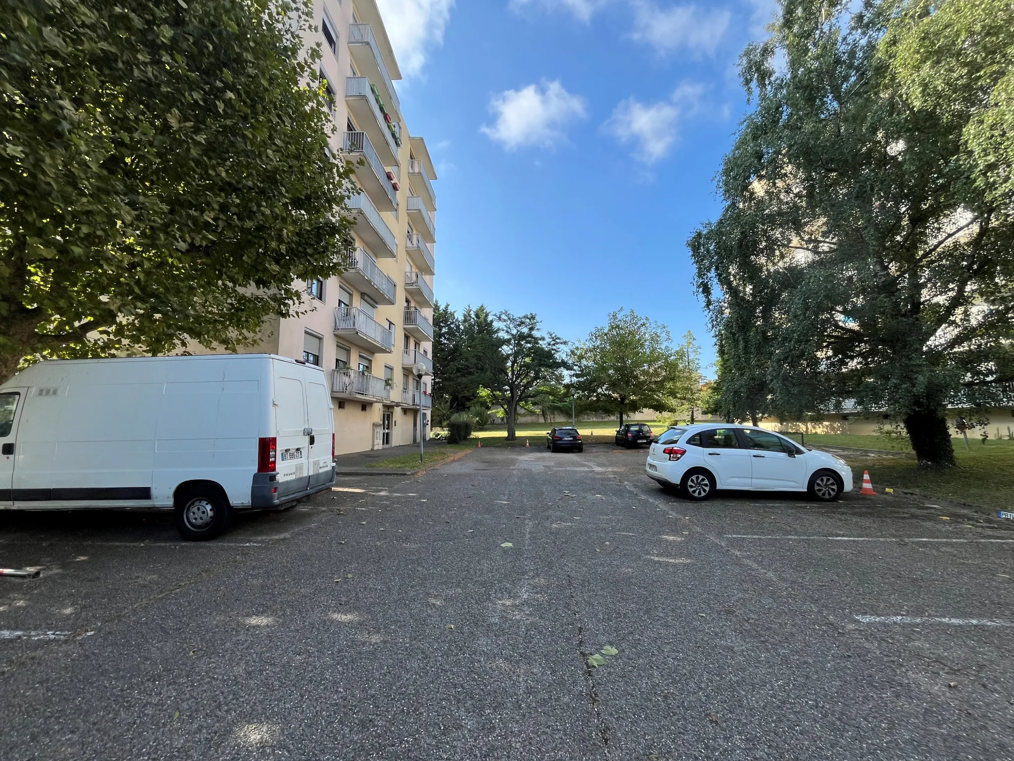 Appartement T2 avec balcon à Décines, proche des commodités 