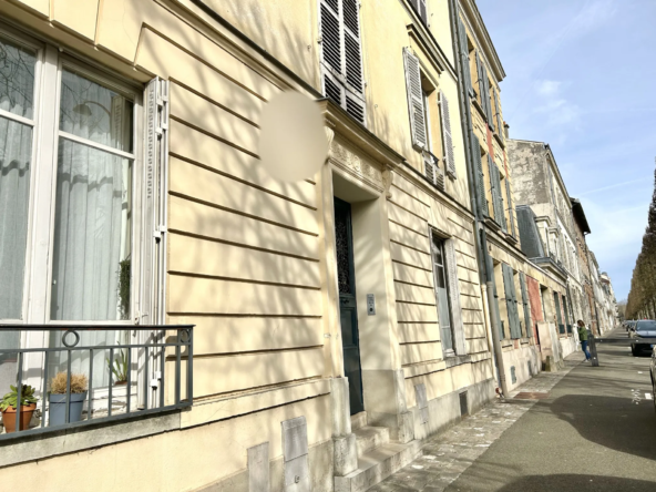 À vendre : Grand studio ou petit 2 pièces à Versailles