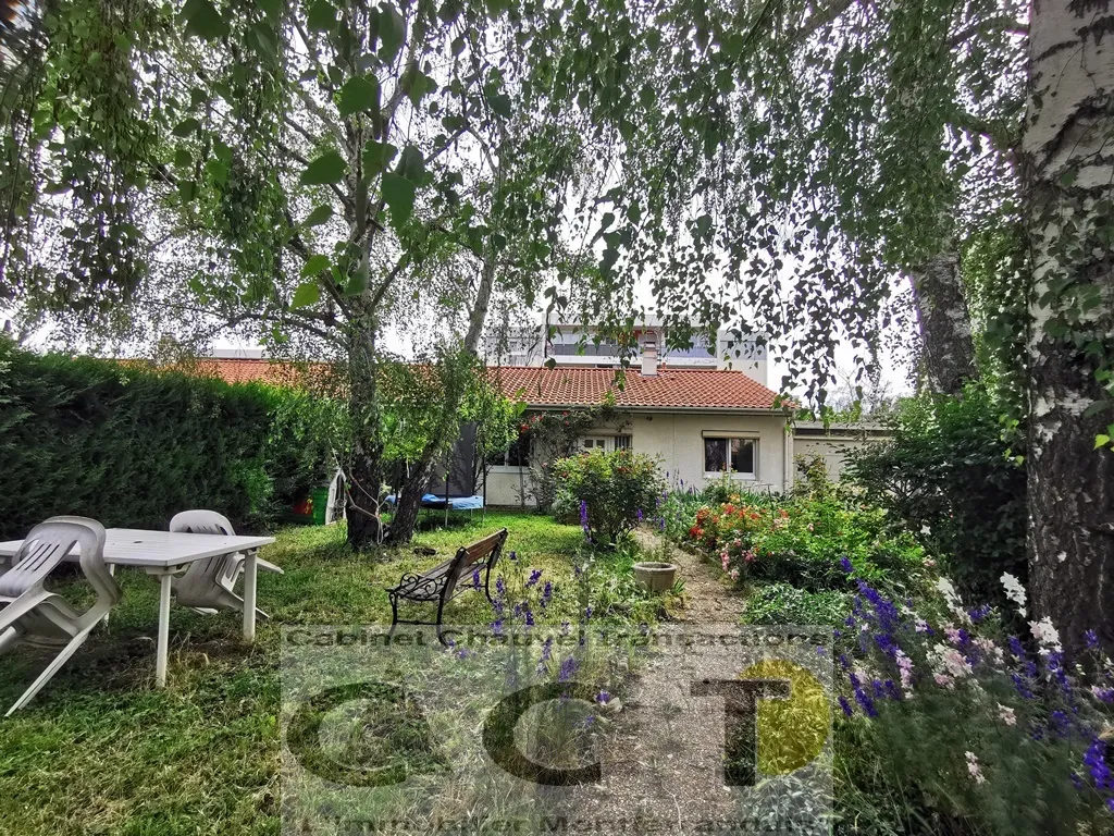 À acheter à Clermont-Ferrand (63) : Villa avec terrasse et jardin 