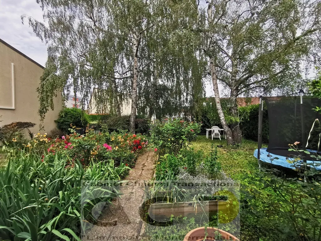 À acheter à Clermont-Ferrand (63) : Villa avec terrasse et jardin 