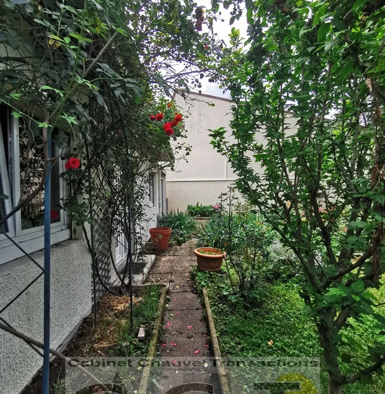 À acheter à Clermont-Ferrand (63) : Villa avec terrasse et jardin 