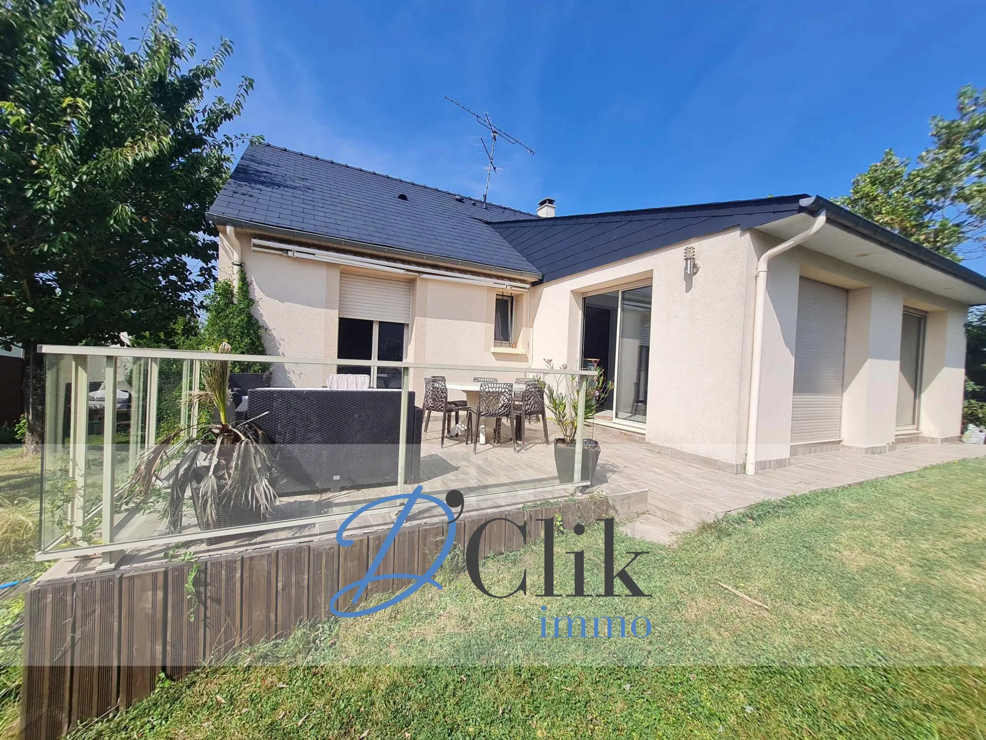 Maison à vendre à Changé avec piscine et 3 chambres 