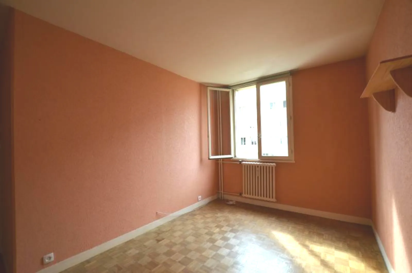 Appartement T3 lumineux à vendre à Dijon avec balcon et garage 