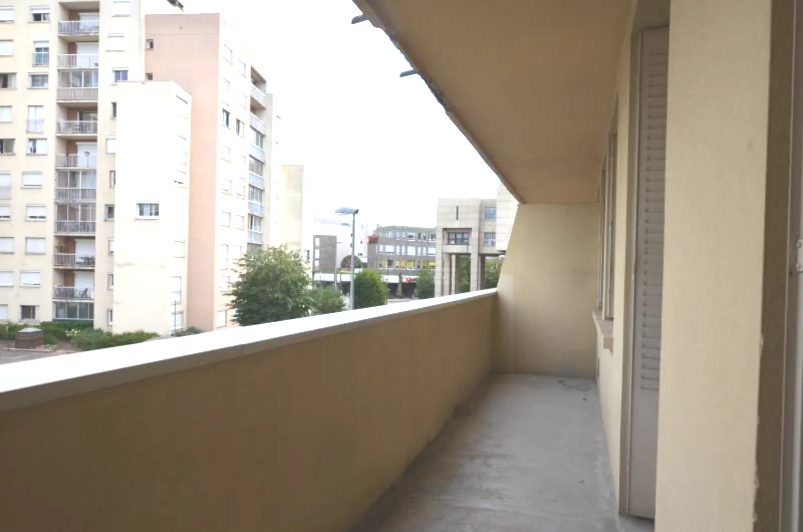 Appartement T3 lumineux à vendre à Dijon avec balcon et garage 