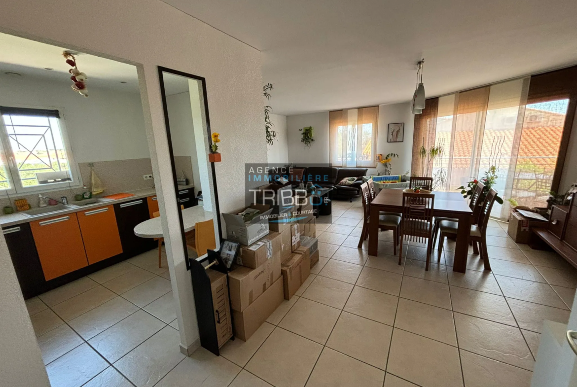 Appartement T4 avec 3 chambres, garage et terrasse à Pollestres 