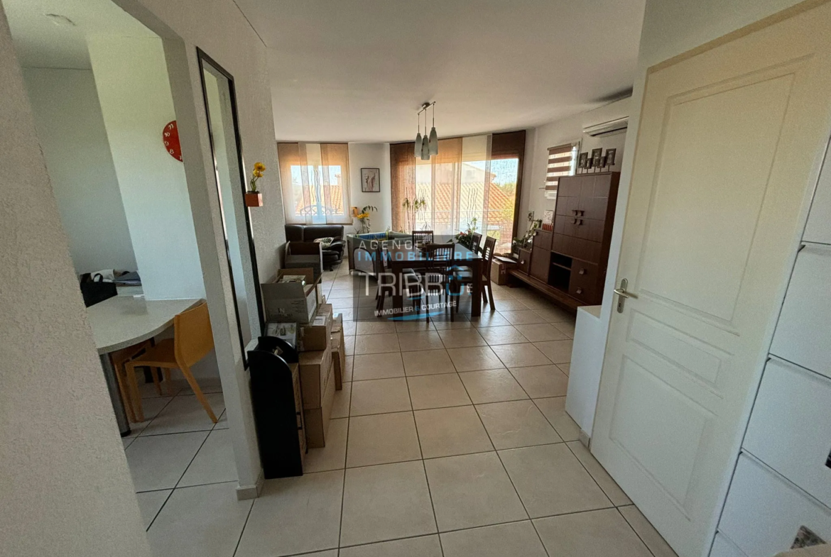 Appartement T4 avec 3 chambres, garage et terrasse à Pollestres 