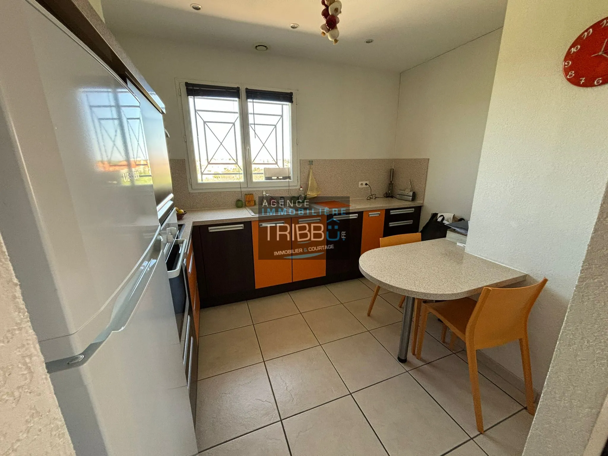 Appartement T4 avec 3 chambres, garage et terrasse à Pollestres 