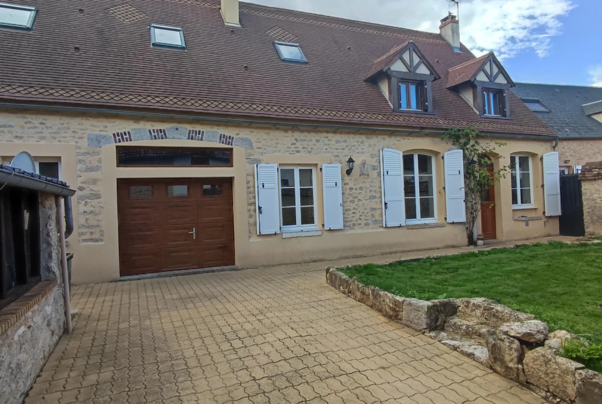 Maison ancienne rénovée à vendre près d'Auneau 