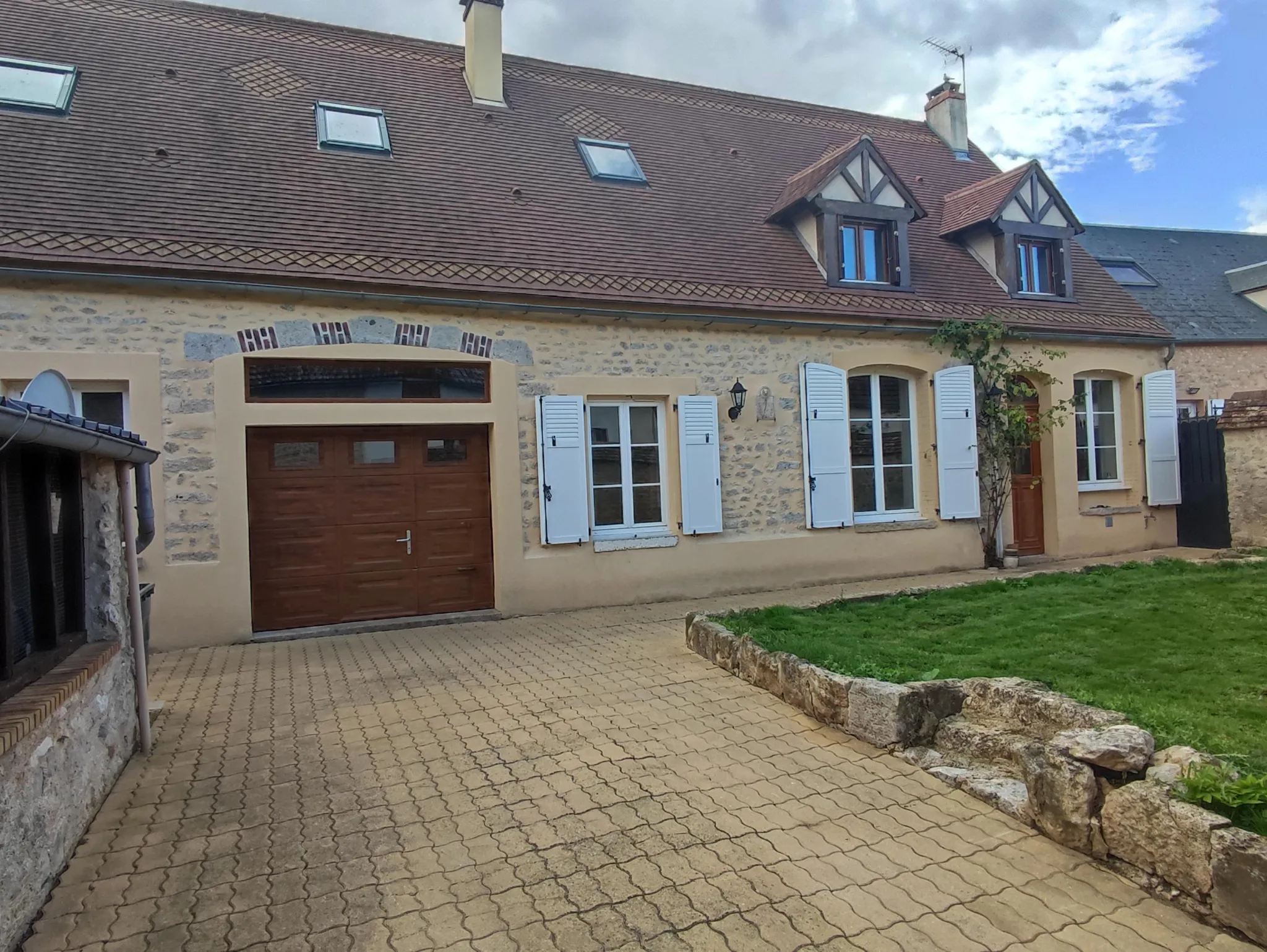 Maison ancienne rénovée à vendre près d'Auneau 