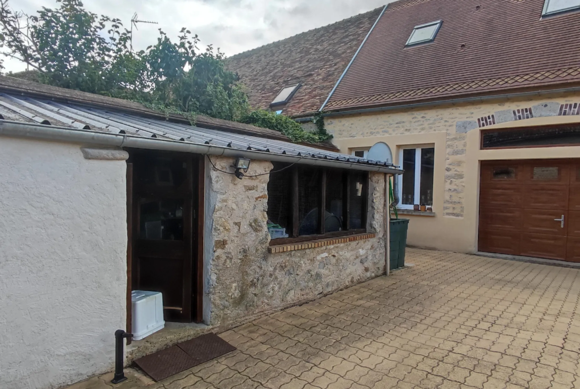 Maison ancienne rénovée à vendre près d'Auneau 