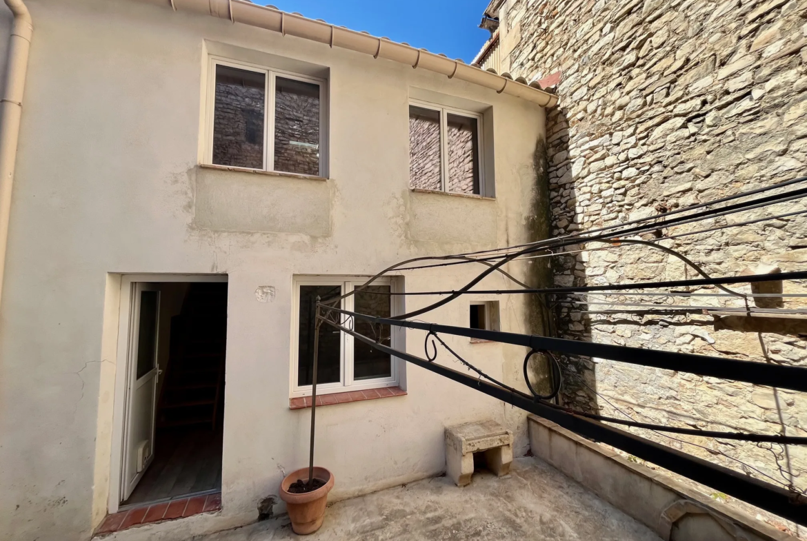 Appartement T2 en duplex avec cour privative à Nîmes 