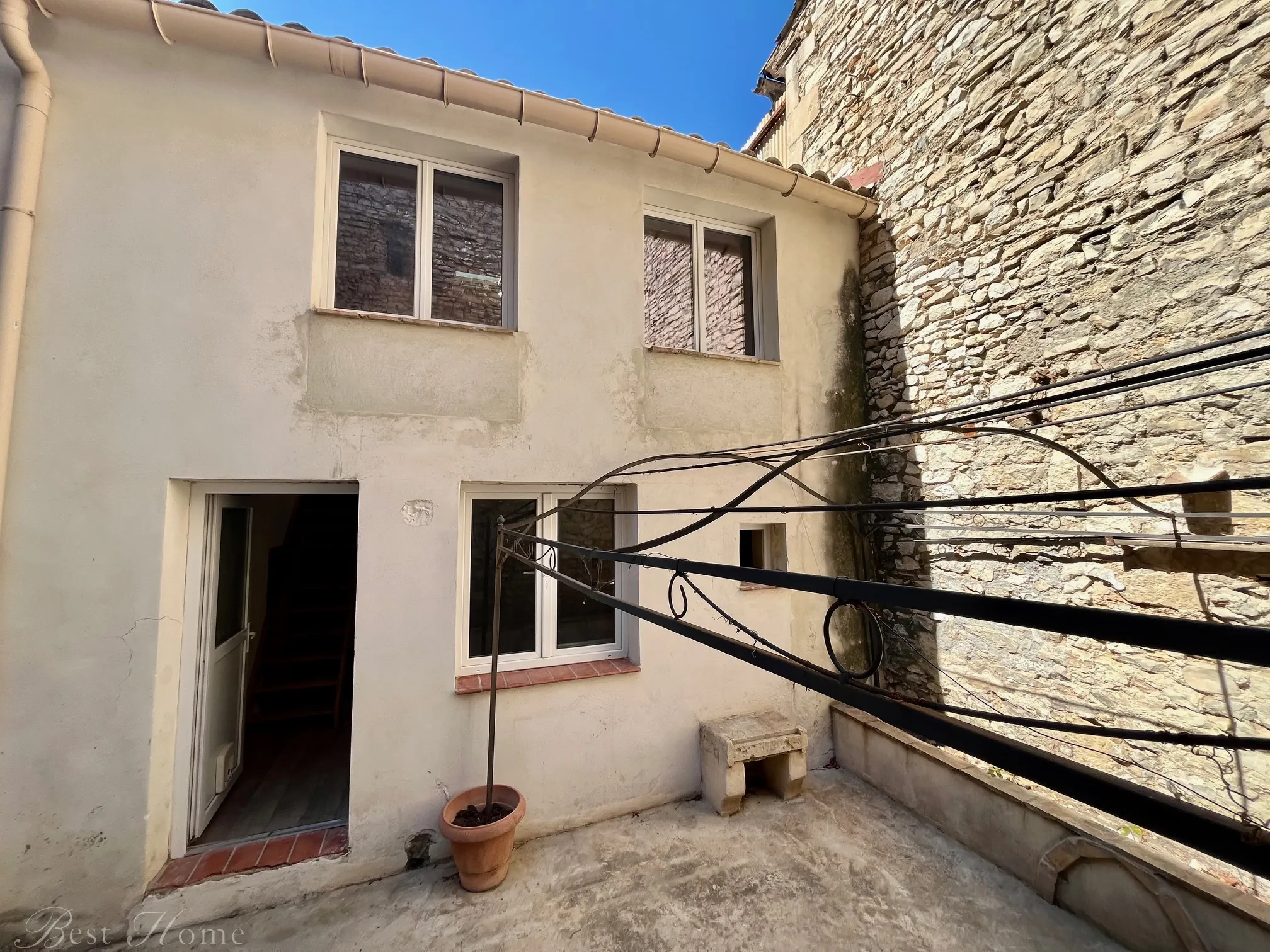 Appartement T2 en duplex avec cour privative à Nîmes 