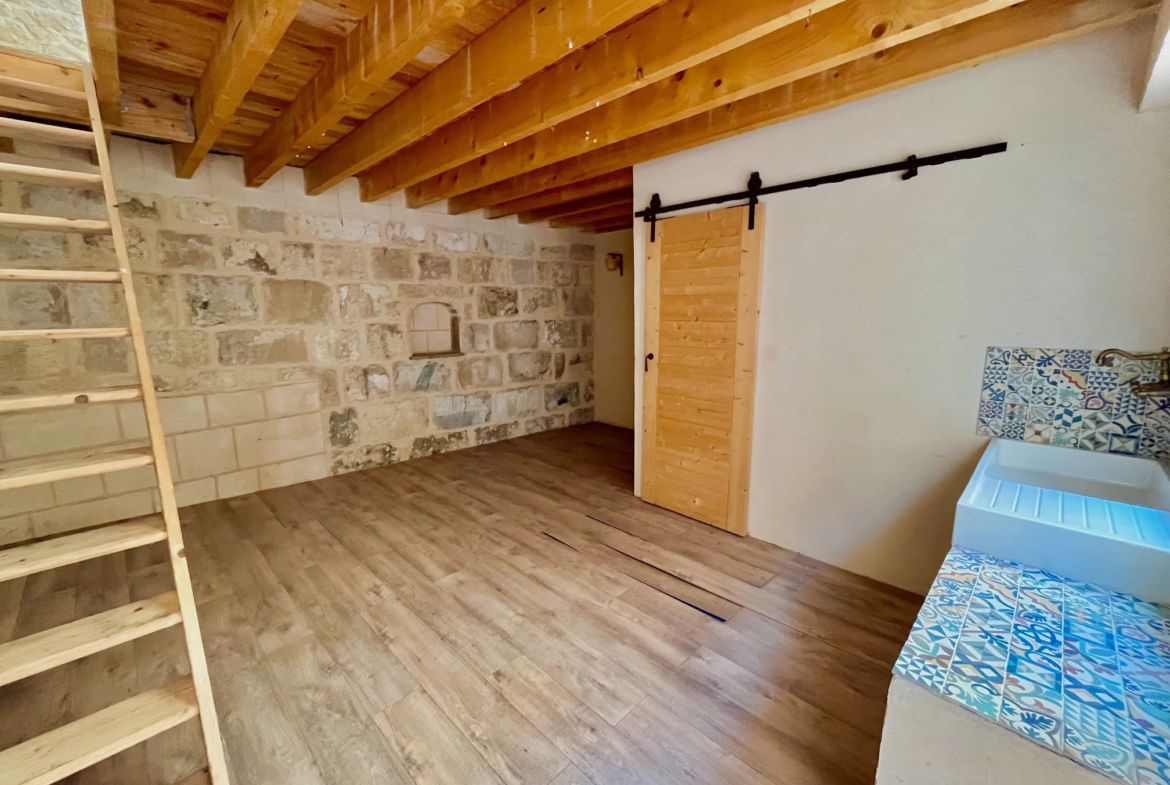 Appartement T2 en duplex avec cour privative à Nîmes 