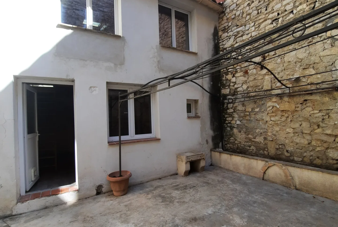 Appartement T2 en duplex avec cour privative à Nîmes 