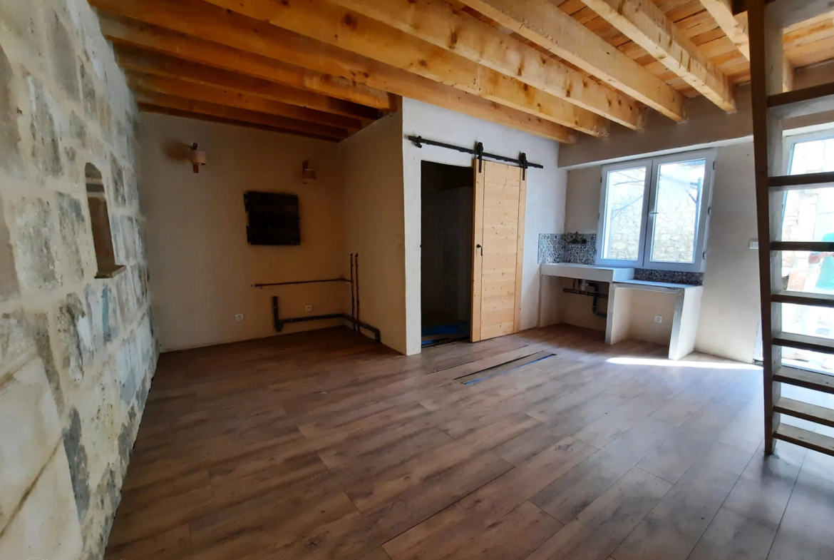 Appartement T2 en duplex avec cour privative à Nîmes 