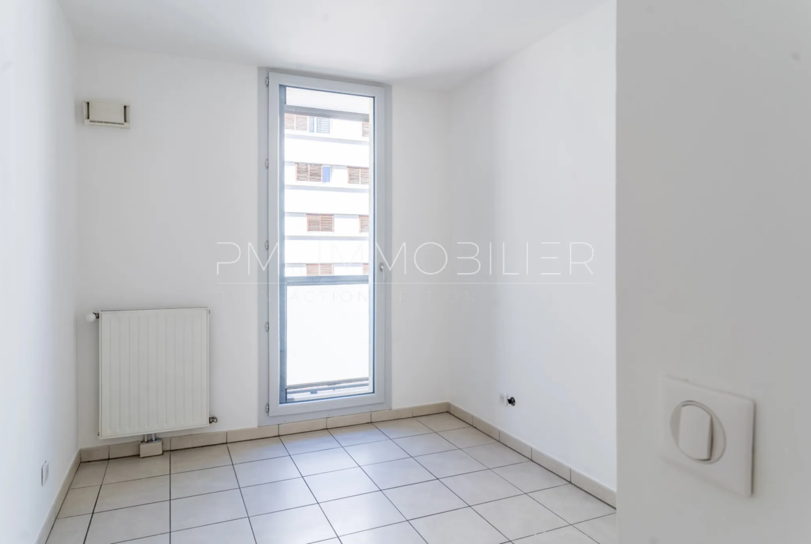 Appartement T3 à vendre avec terrasse à la Joliette, Marseille 