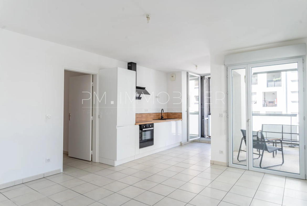 Appartement T3 à vendre avec terrasse à la Joliette, Marseille 