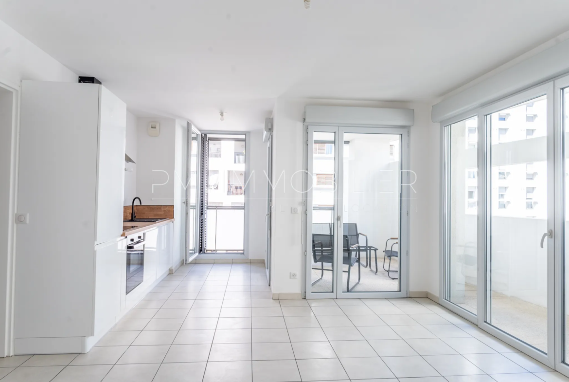 Appartement T3 à vendre avec terrasse à la Joliette, Marseille 