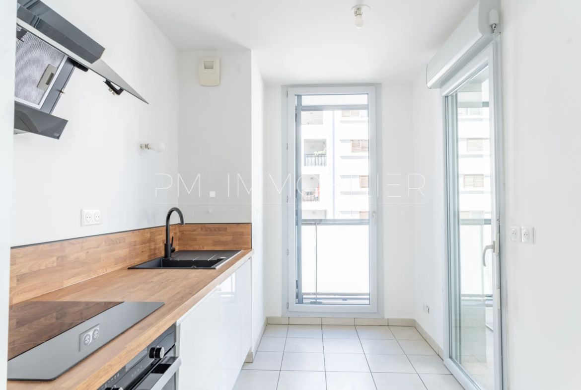 Appartement T3 à vendre avec terrasse à la Joliette, Marseille 