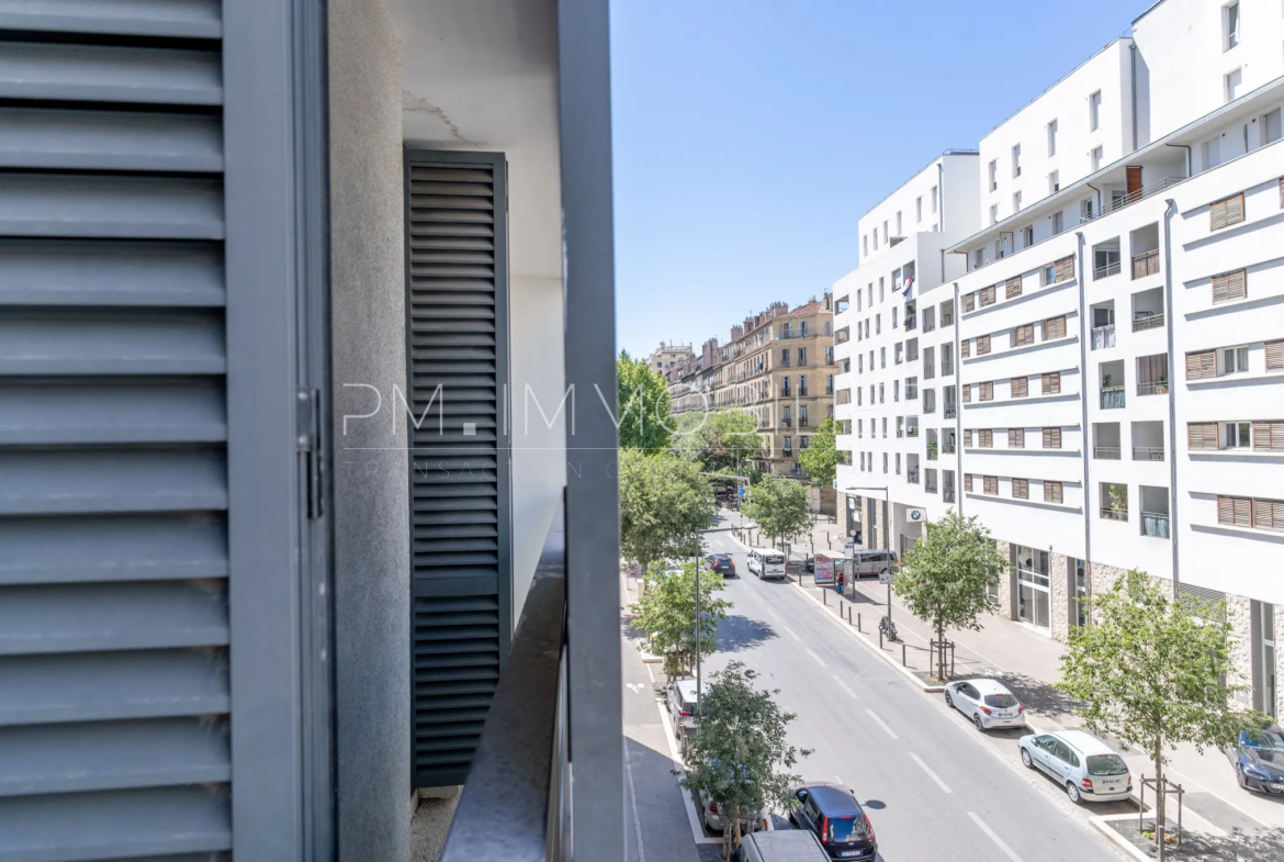 Appartement T3 à vendre avec terrasse à la Joliette, Marseille 