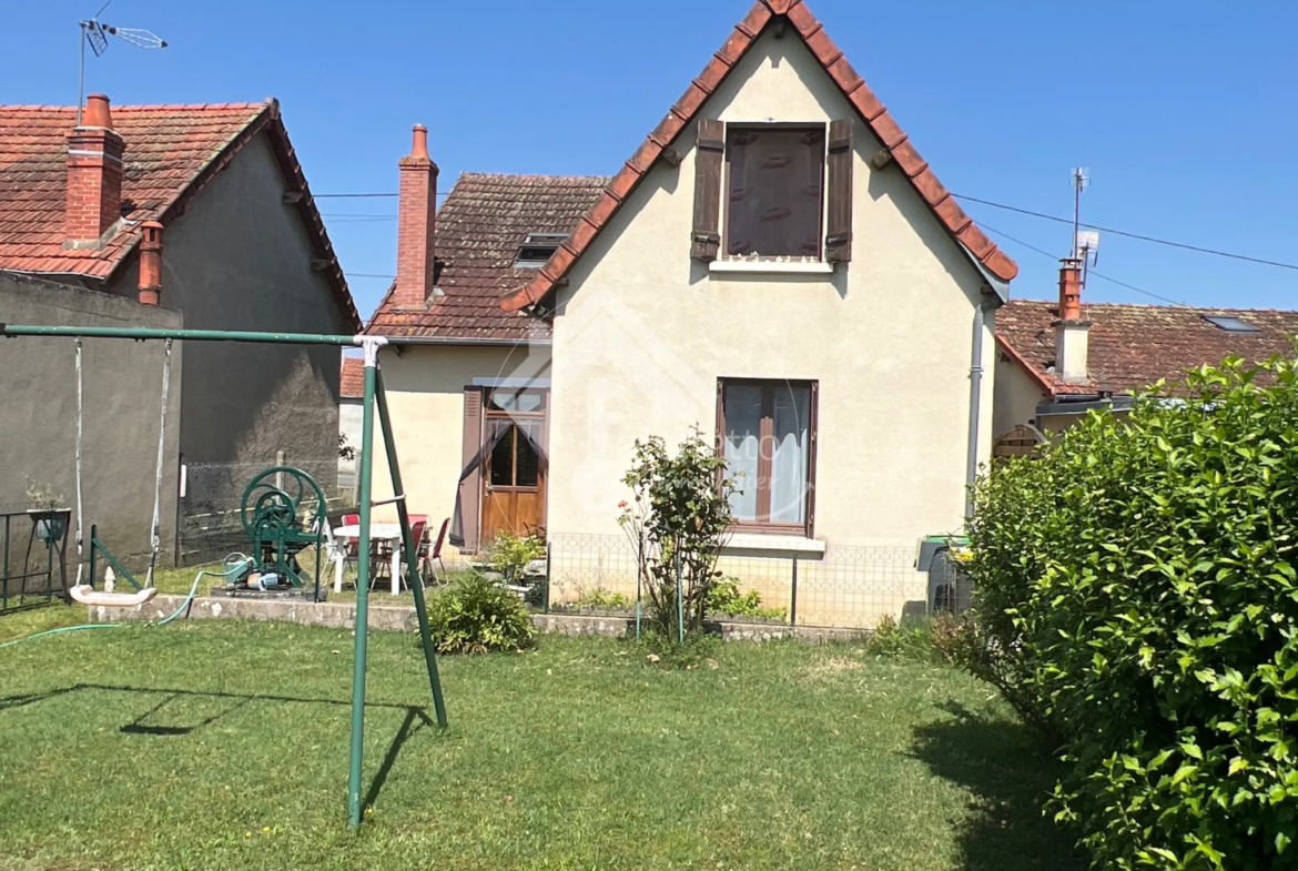 À vendre : Maison de 3 chambres à Sancoins sur 447 m² 