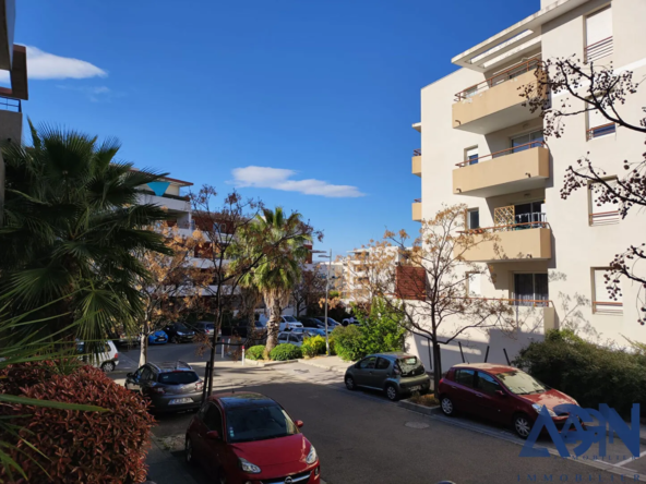 À vendre : Appartement T2 de 42,60 m² avec terrasse et garage à Montpellier