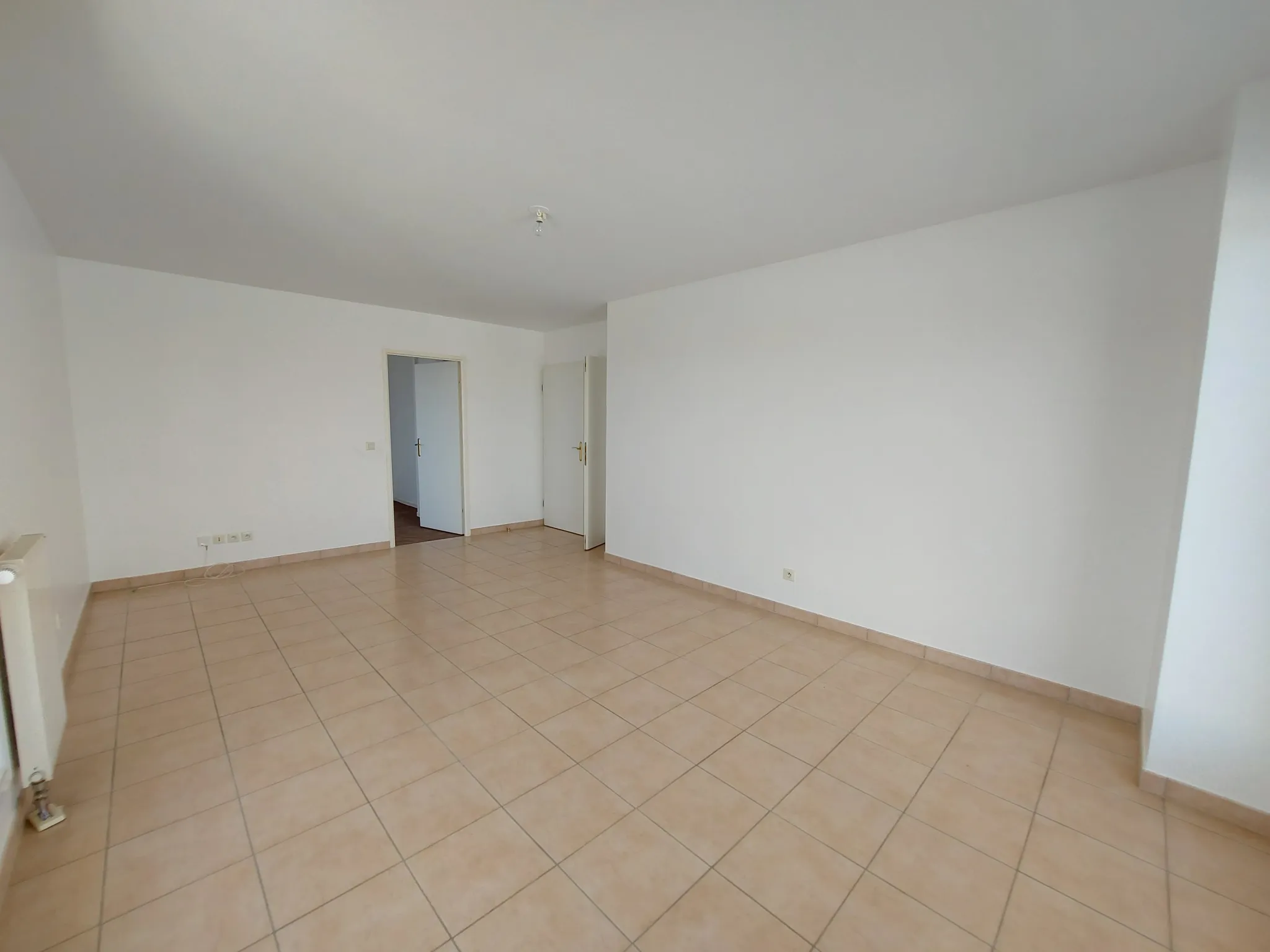 À vendre à ÉLANCOUT - Appartement T4 avec terrasse ensoleillée 