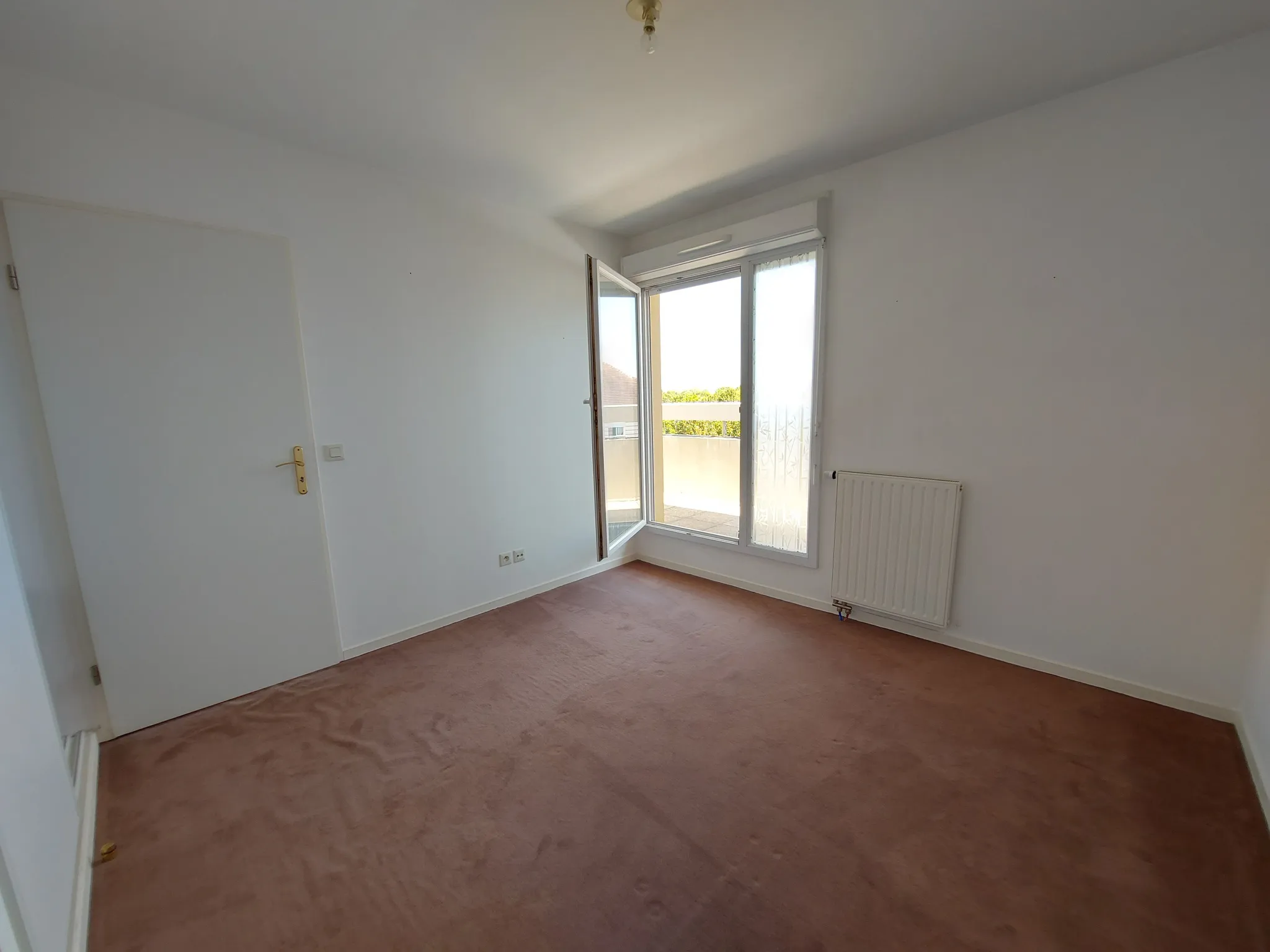 À vendre à ÉLANCOUT - Appartement T4 avec terrasse ensoleillée 