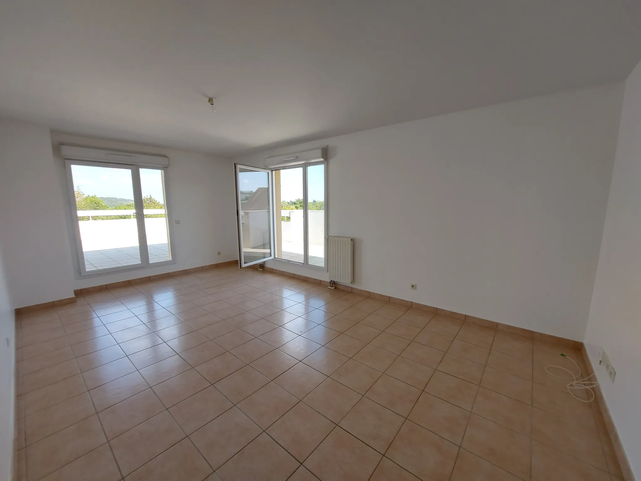 À vendre à ÉLANCOUT - Appartement T4 avec terrasse ensoleillée 