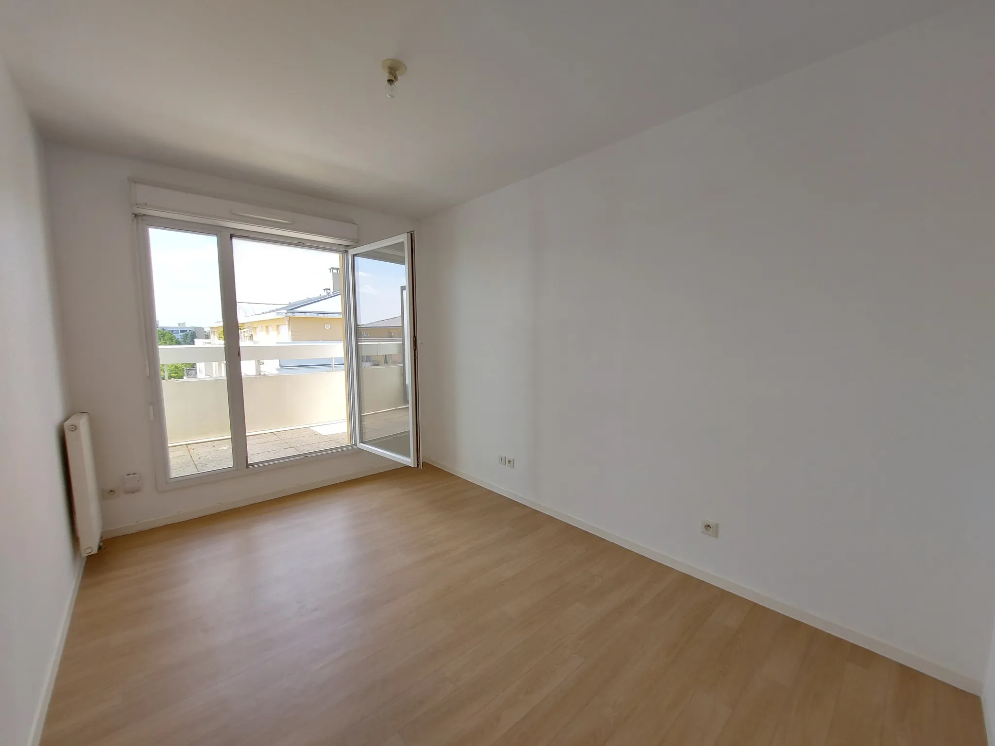 Appartement 4 pièces avec terrasse à vendre à Élancourt 