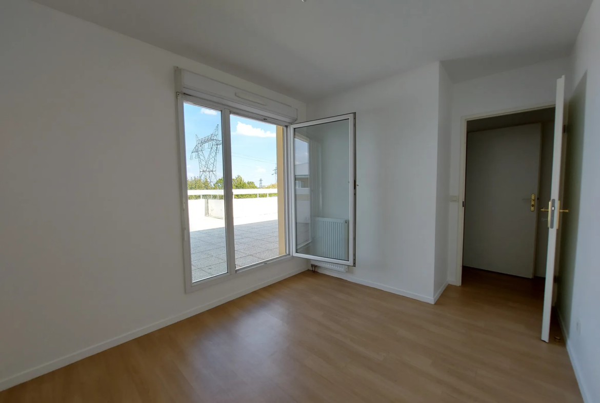 À vendre à ÉLANCOUT - Appartement T4 avec terrasse ensoleillée 