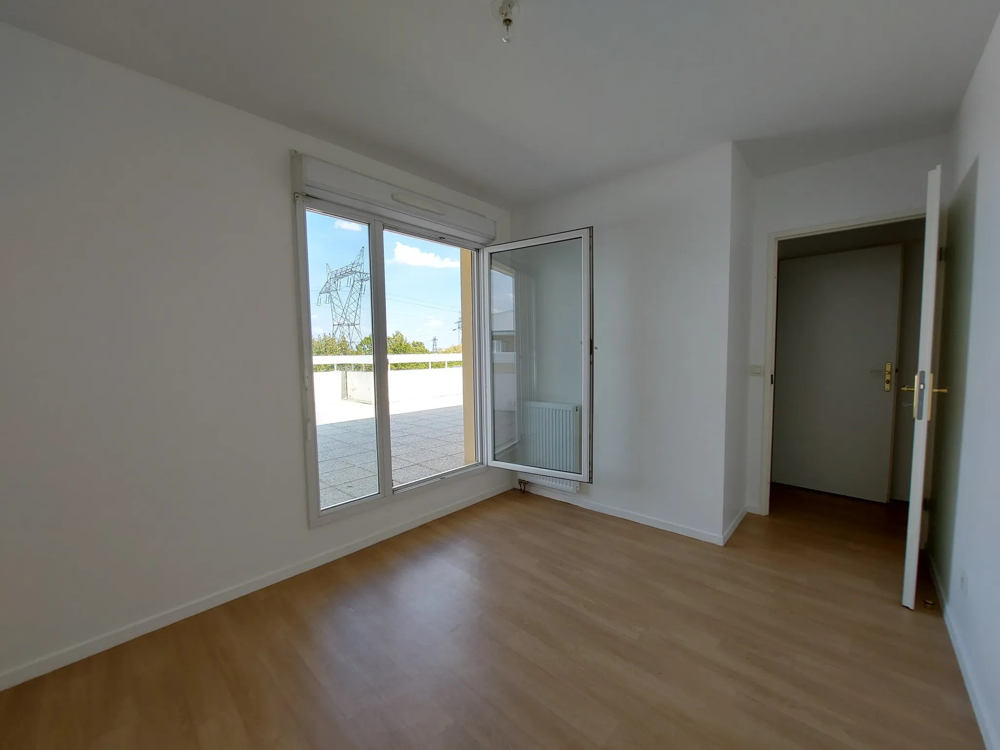 À vendre à ÉLANCOUT - Appartement T4 avec terrasse ensoleillée 