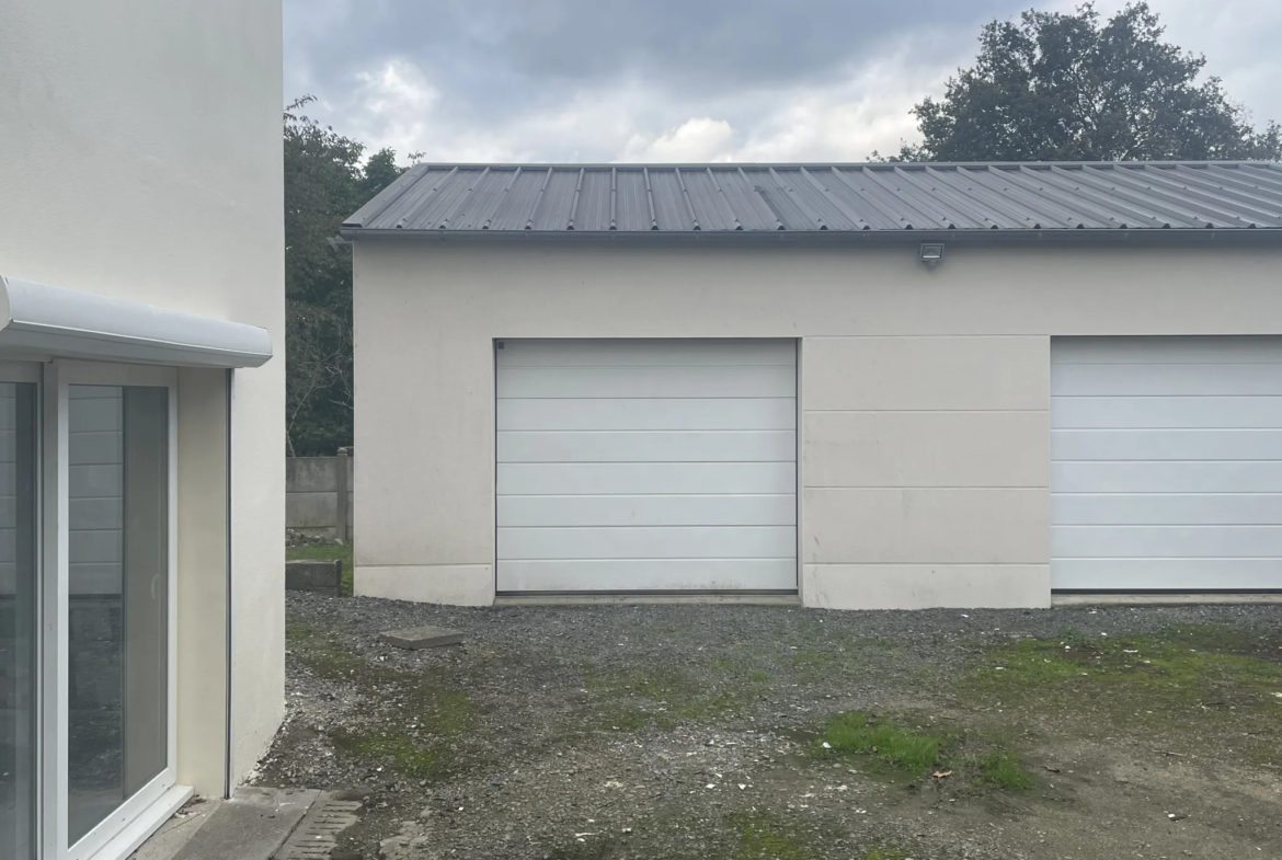 Maison familiale rénovée à Louverne avec garage et jardin 