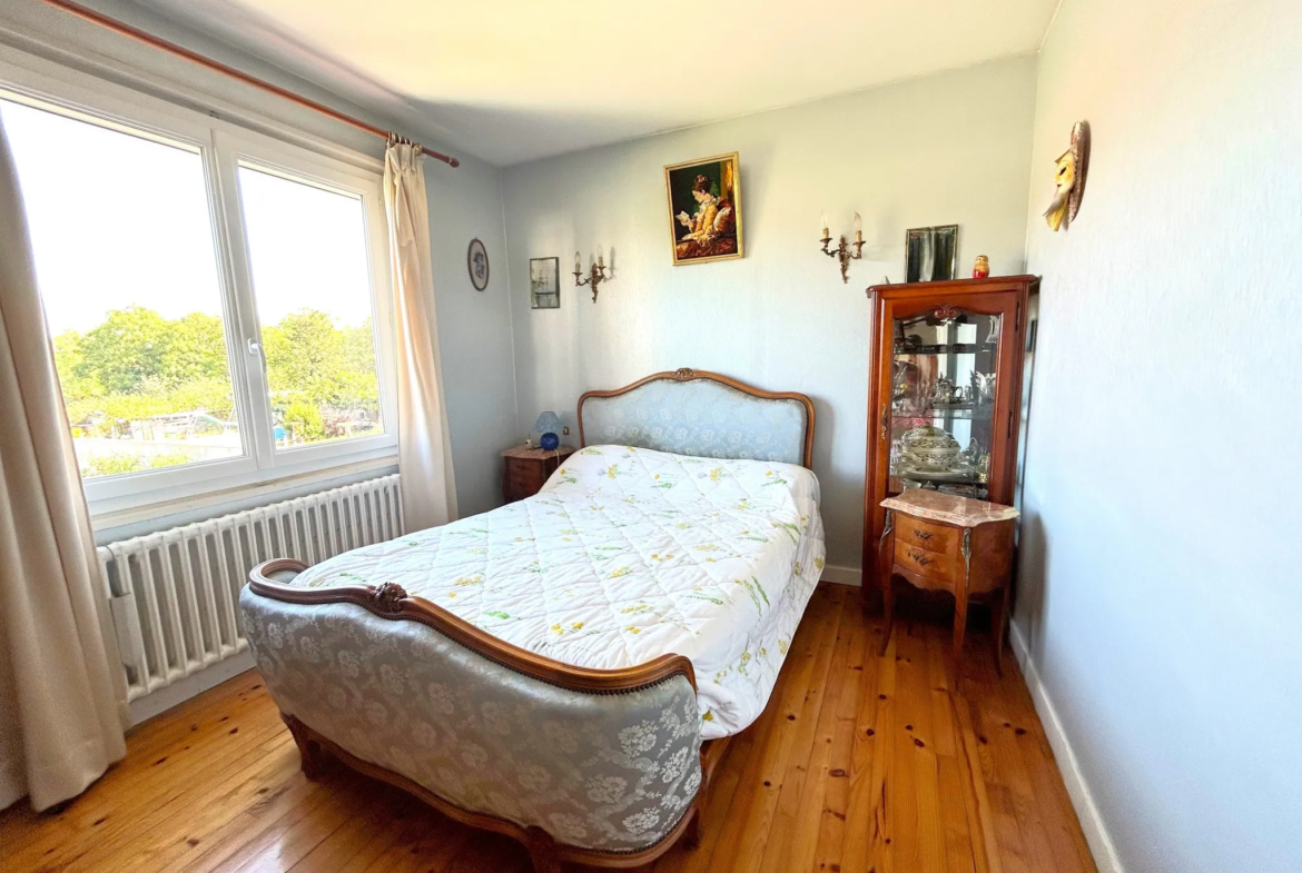 Maison traditionnelle 3 pièces à Andrezieux-Bouthéon avec sous-sol et terrain 