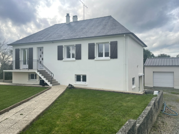 Maison familiale rénovée à Louverne avec garage et jardin